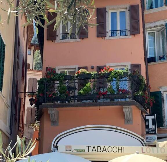 استوديو قياسي مطل على البحيرة, Albergo Ristorante Montebaldo