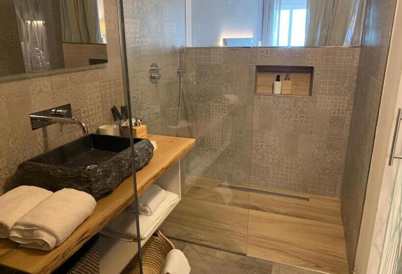 Standard studio with lake view, Albergo Ristorante Montebaldo