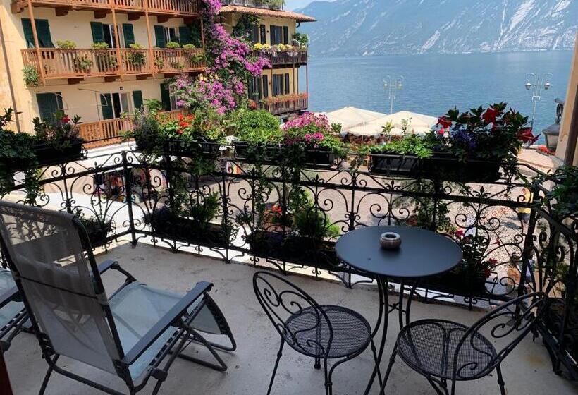 Standard studio with lake view, Albergo Ristorante Montebaldo
