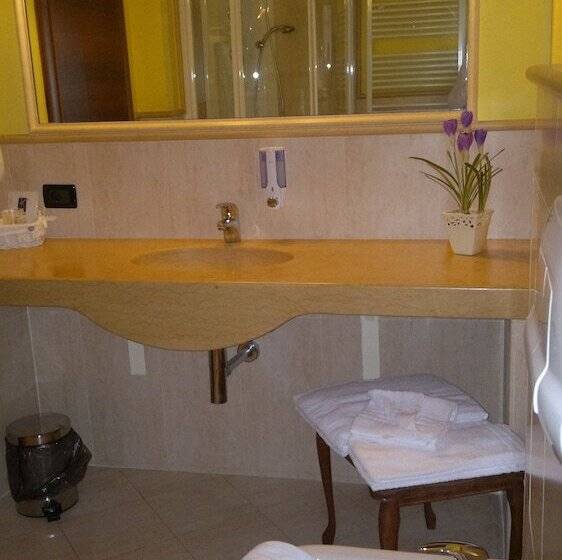 غرفة قياسية مطلة على الجبل, Albergo Ristorante Montebaldo