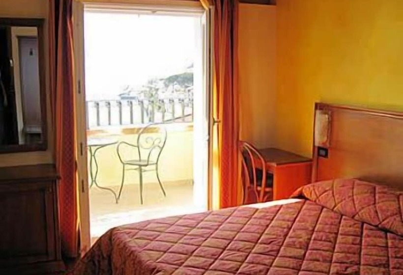 غرفة سوبيريور إطلالة على البحيرة, Albergo Ristorante Montebaldo