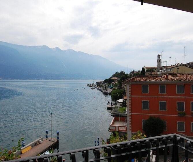 غرفة سوبيريور إطلالة على البحيرة, Albergo Ristorante Montebaldo
