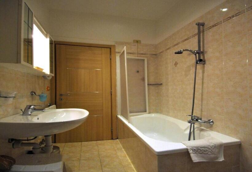 חדר סטנדרט לשלושה, Alexander & Spa