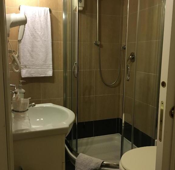 חדר בסיסי, Alexander & Spa