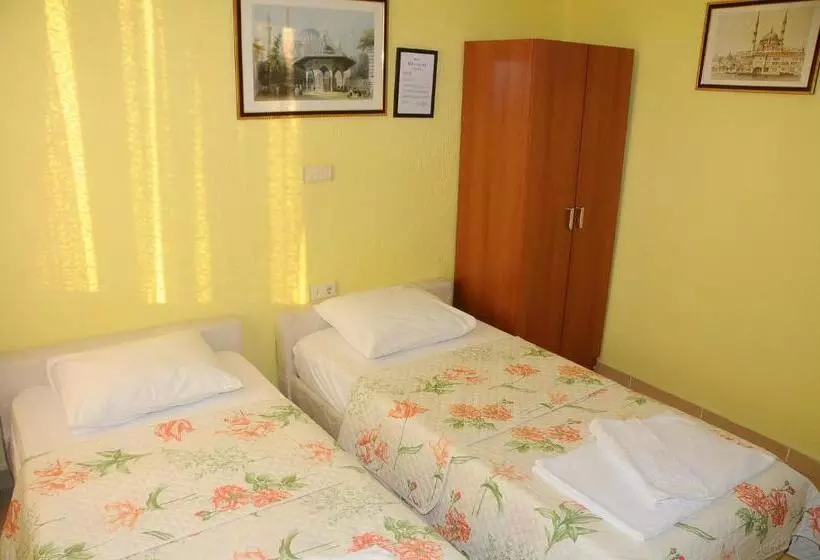 Standard Yhden Hengen Huone, Beyaz Kale