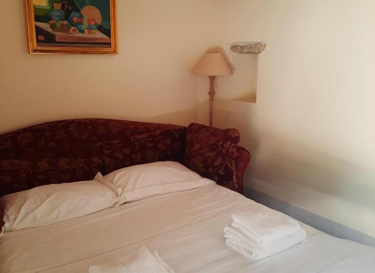 جناح مزود بتراس, Borgo Livernano