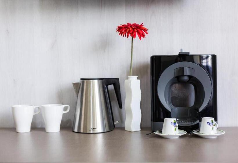 Family Suite, Canarino