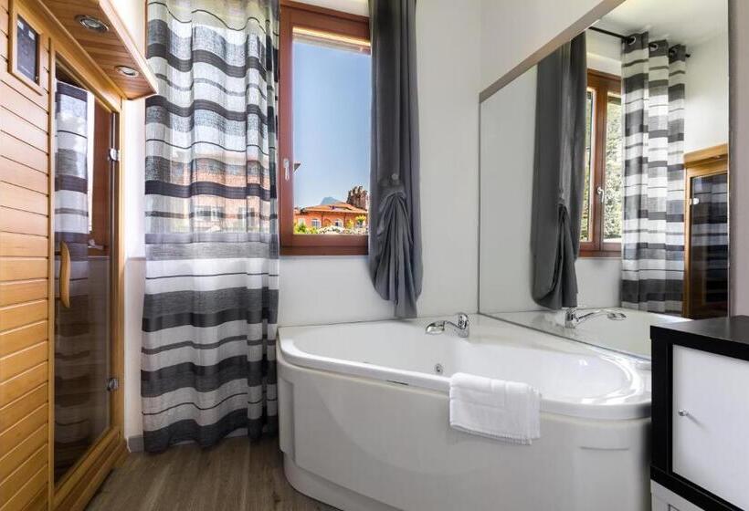 Family Suite, Canarino