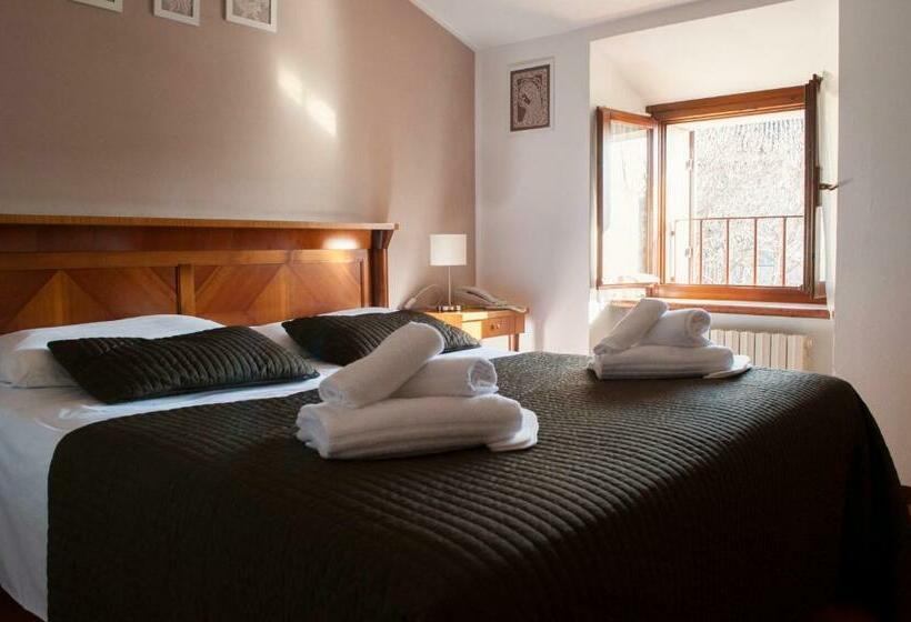 スタンダードルーム, Corte Malaspina