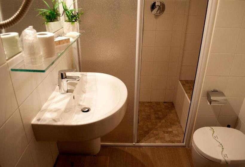 スタンダードトリプルルーム, Corte Malaspina