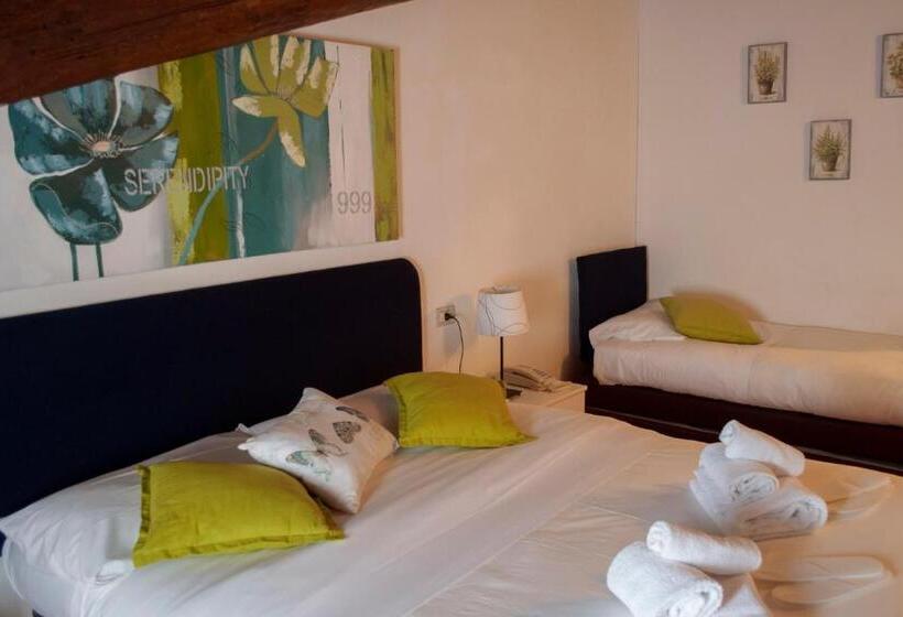 スタンダードトリプルルーム, Corte Malaspina