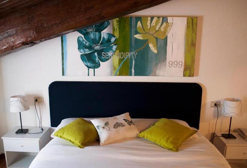 スタンダードトリプルルーム, Corte Malaspina