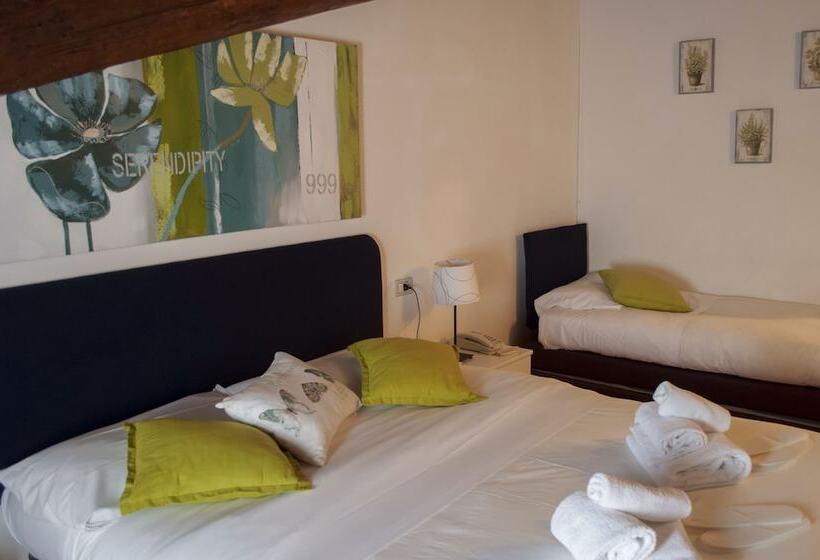 スタンダードトリプルルーム, Corte Malaspina