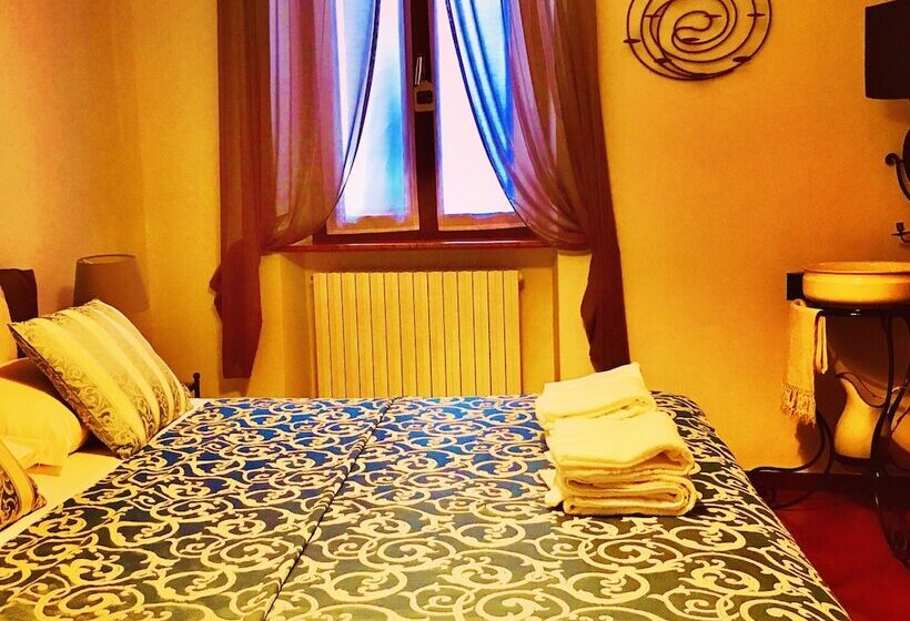 スタンダードトリプルルーム, Corte Malaspina