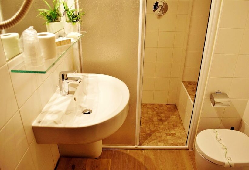 スタンダードトリプルルーム, Corte Malaspina