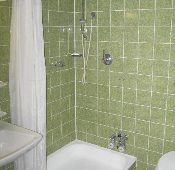 اتاق استاندارد, Garni Central