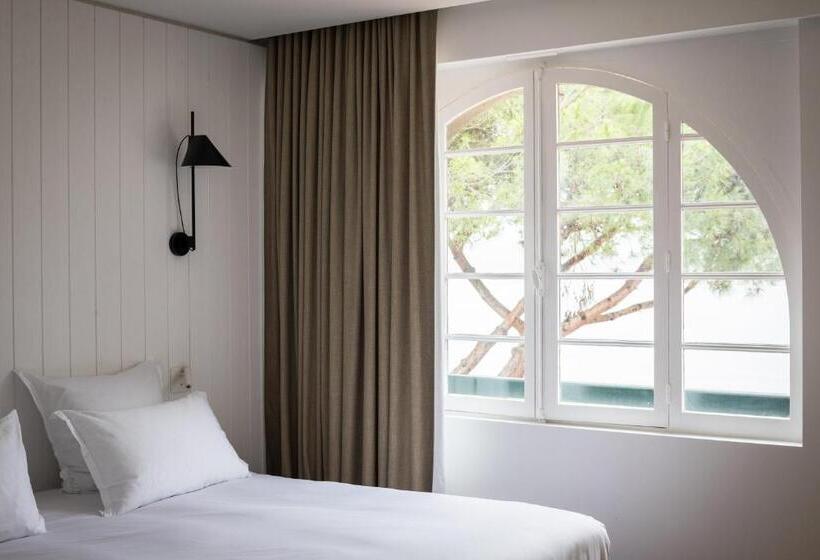 سوییت جونیور با چشم‌انداز دریاچه, Hôtel Les Hortensias Du Lac