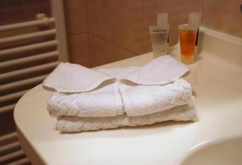 스탠다드 룸, Komorni Hurka