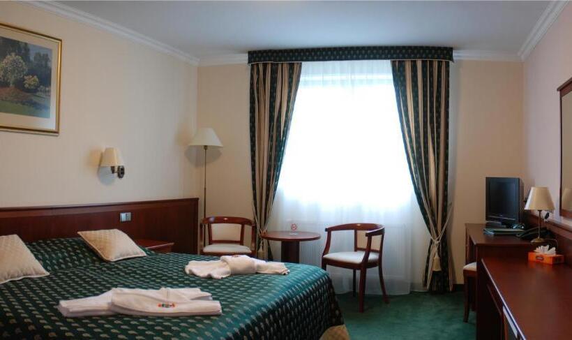 스탠다드 룸, Komorni Hurka