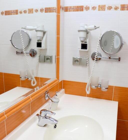 스탠다드 룸, Komorni Hurka