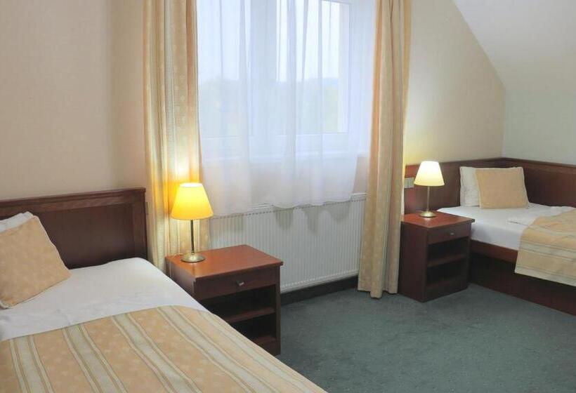 스탠다드 룸, Komorni Hurka