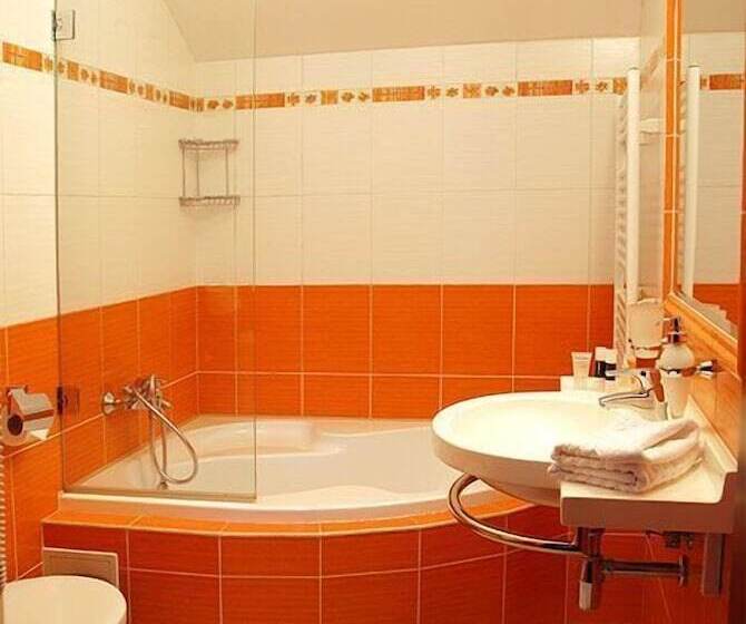 스탠다드 룸, Komorni Hurka