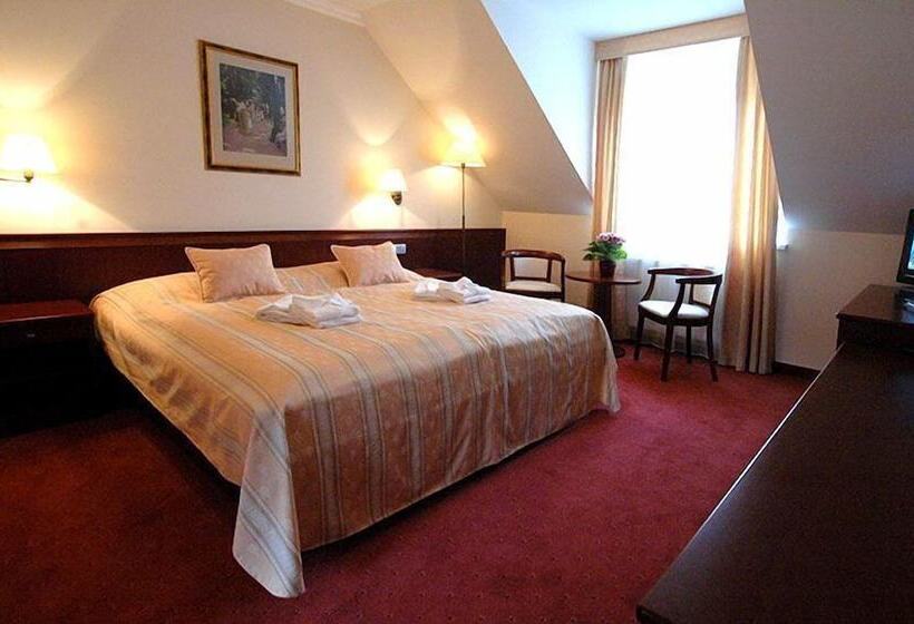 스탠다드 룸, Komorni Hurka