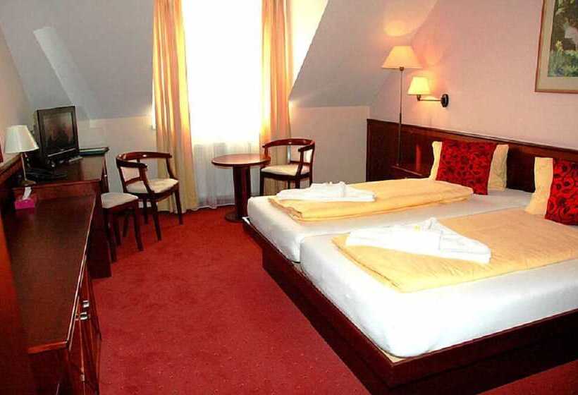 스탠다드 룸, Komorni Hurka