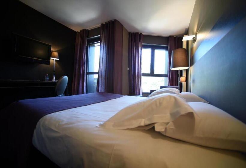 Superior room with lake view, Les Rives