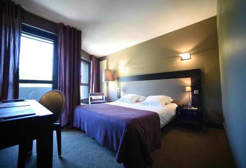 Superior room with lake view, Les Rives