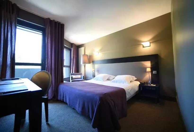 Superior room with lake view, Les Rives