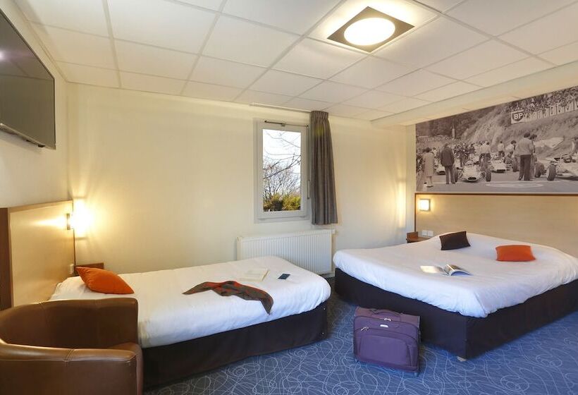 标准三人间, Le Relais Des Puys