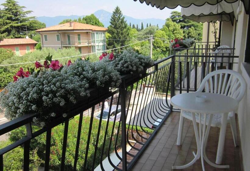 חדר סטנדרט לשלושה עם מרפסת, Marina