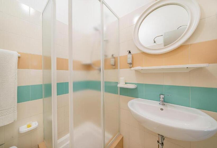 اتاق کلاسیک سه تخته, Marinaro