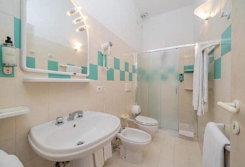 اتاق خانوادگی, Marinaro