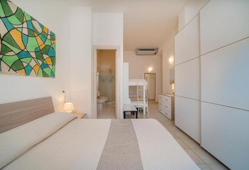 اتاق خانوادگی, Marinaro