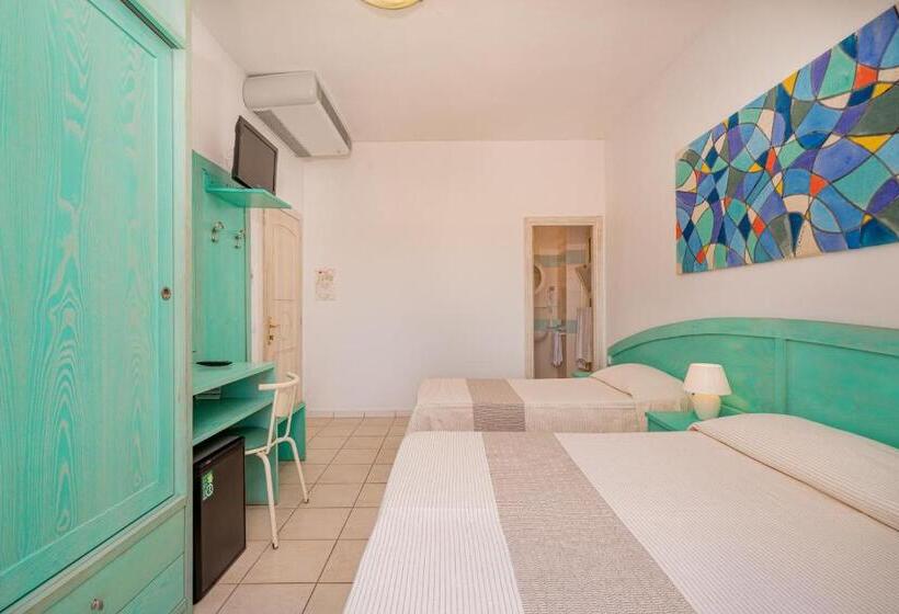 اتاق استاندارد سه تخته با بالکن, Marinaro