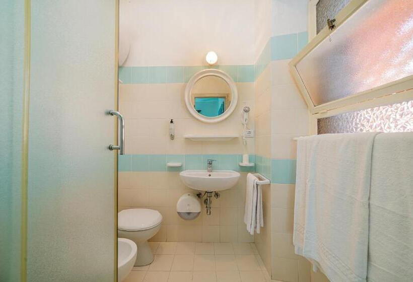 اتاق استاندارد سه تخته با بالکن, Marinaro