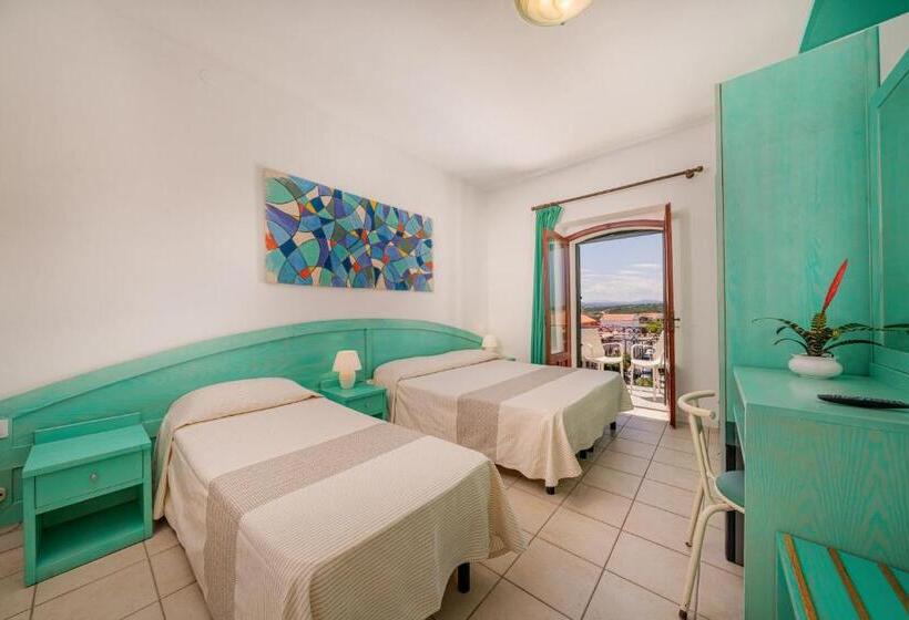 اتاق استاندارد سه تخته با بالکن, Marinaro