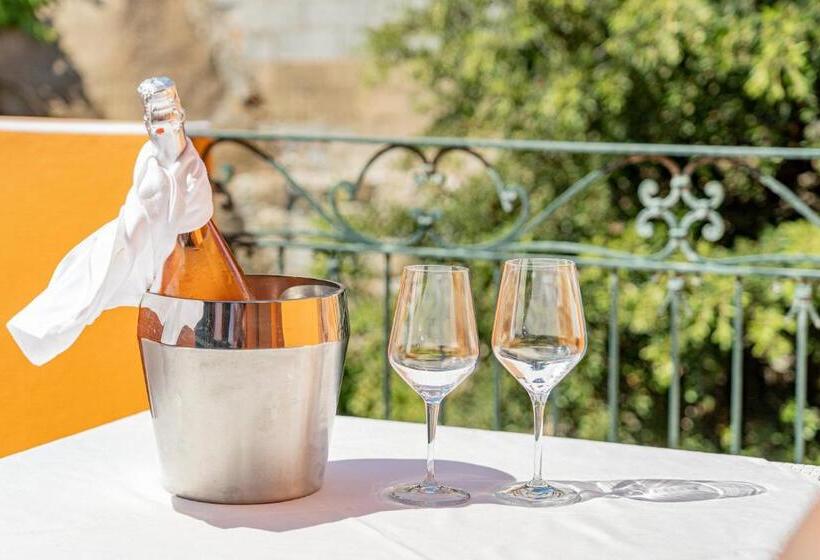 اتاق لوکس, Marinaro