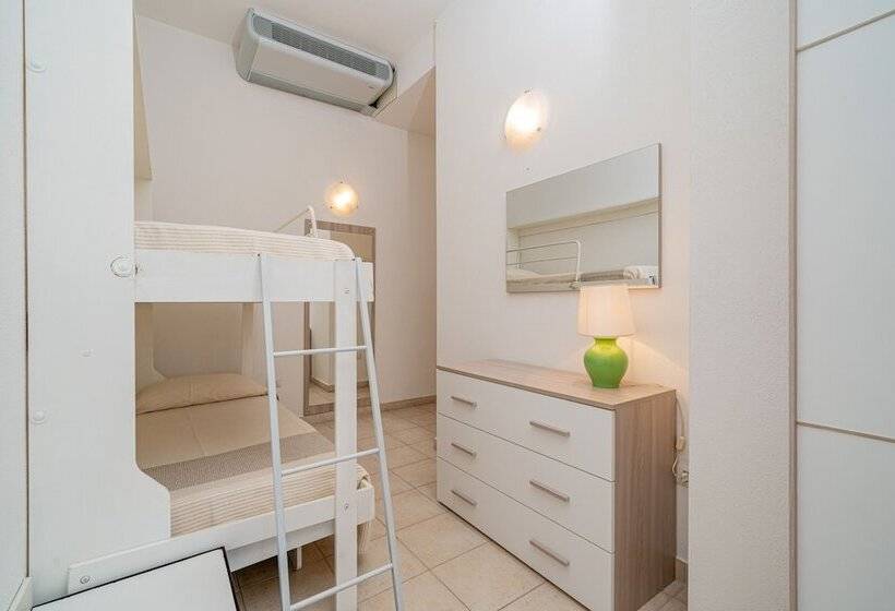 اتاق خانوادگی, Marinaro