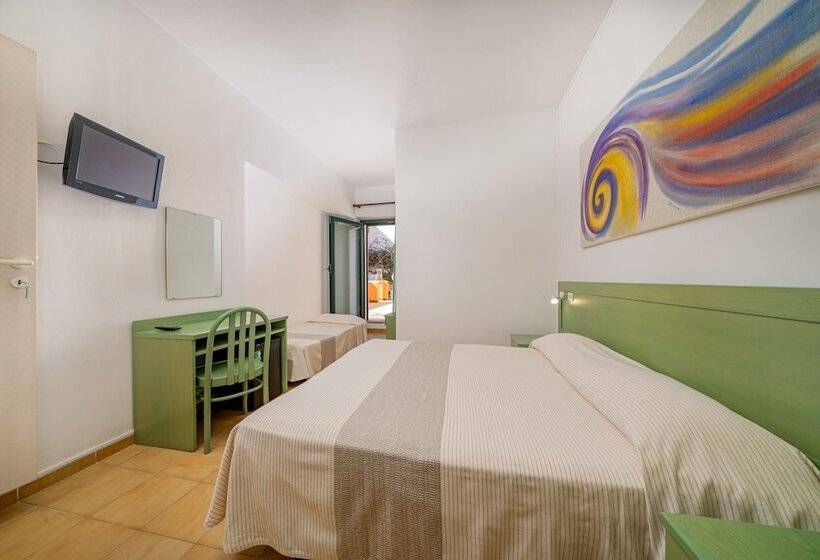 اتاق ساده سه نفره, Marinaro