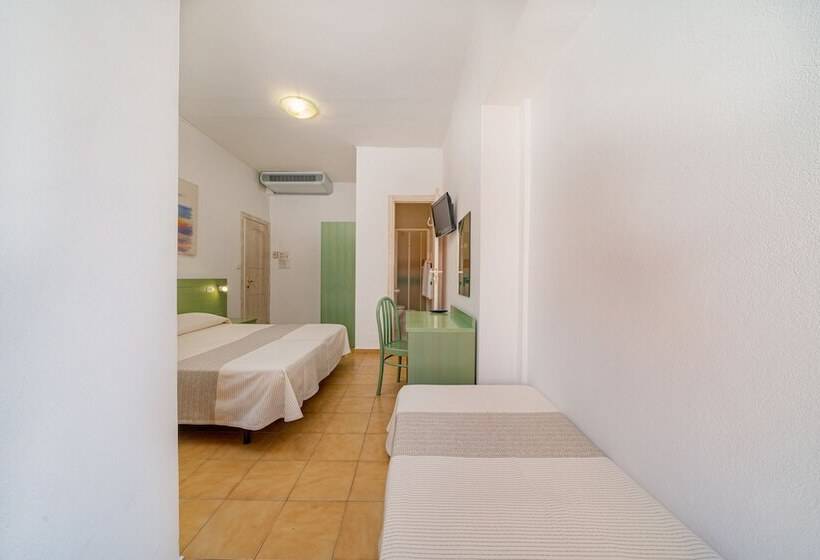 اتاق ساده سه نفره, Marinaro