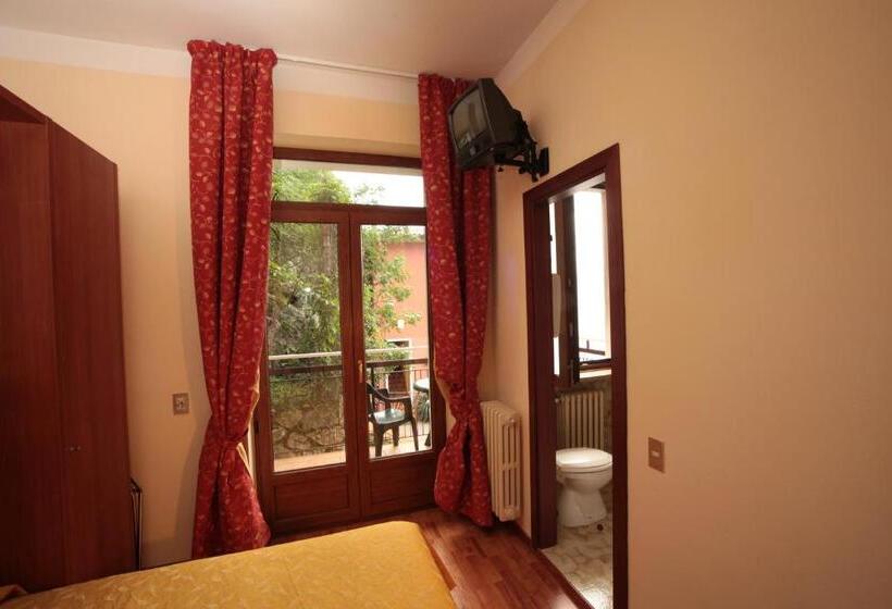 اتاق اکونومی, Merano