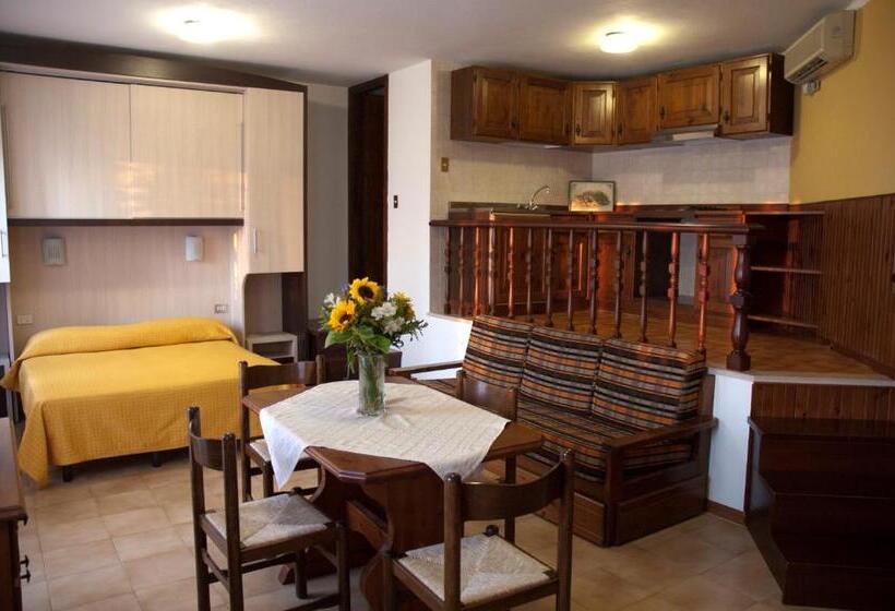 Standard studio with lake view, Merano