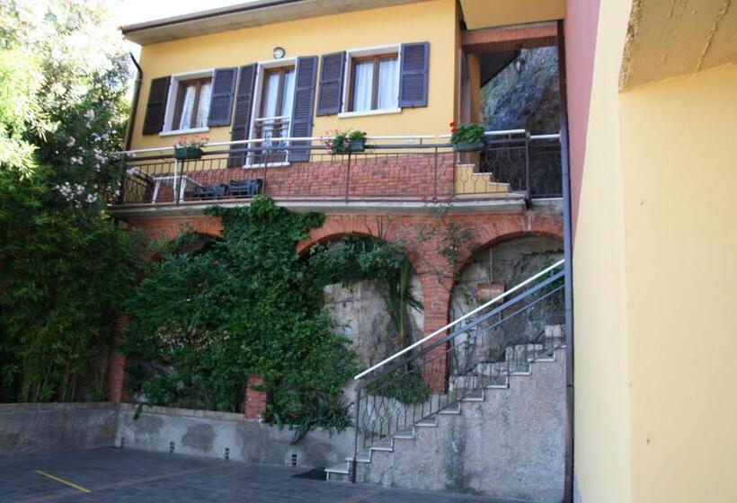 Standard studio with lake view, Merano