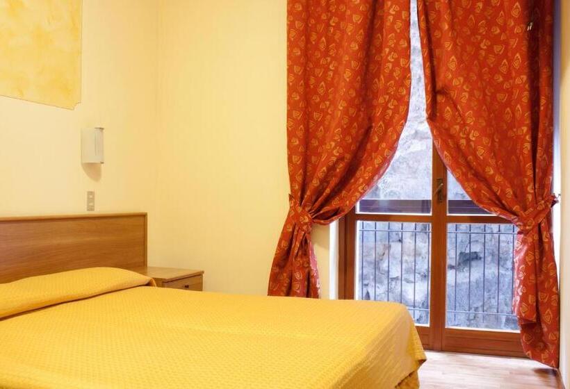 이코노미 룸, Merano