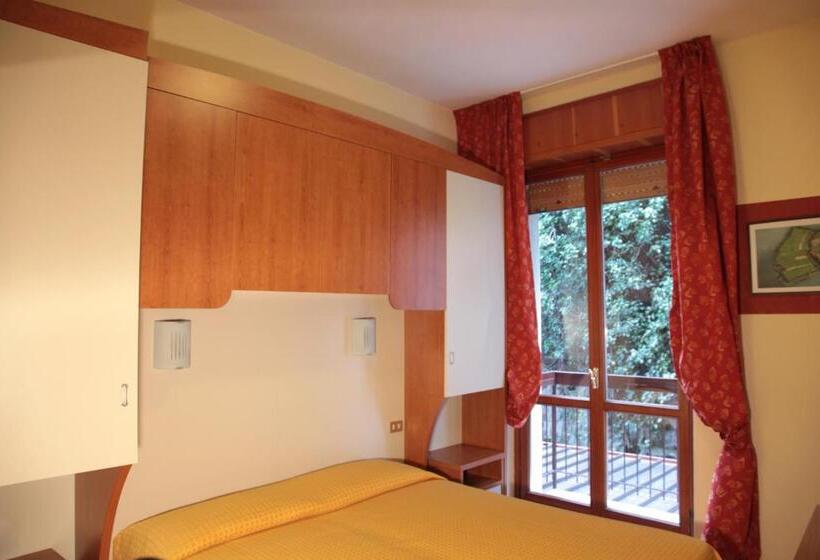 اتاق اکونومی, Merano
