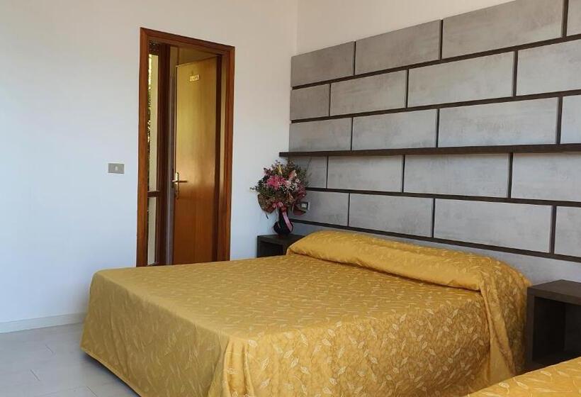 اتاق استاندارد چهار تخته, Merano