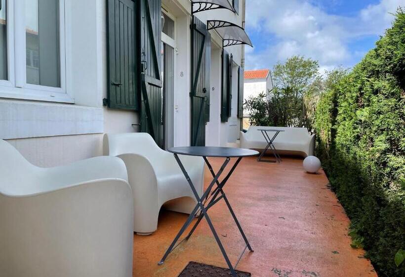 غرفة قياسية لذوى الاحتياجات الخاصة, Mirano